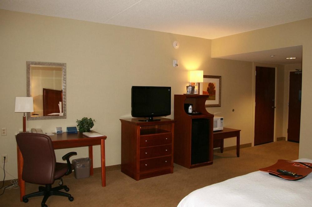 Hampton Inn & Suites Albany-Airport Latham Exterior photo