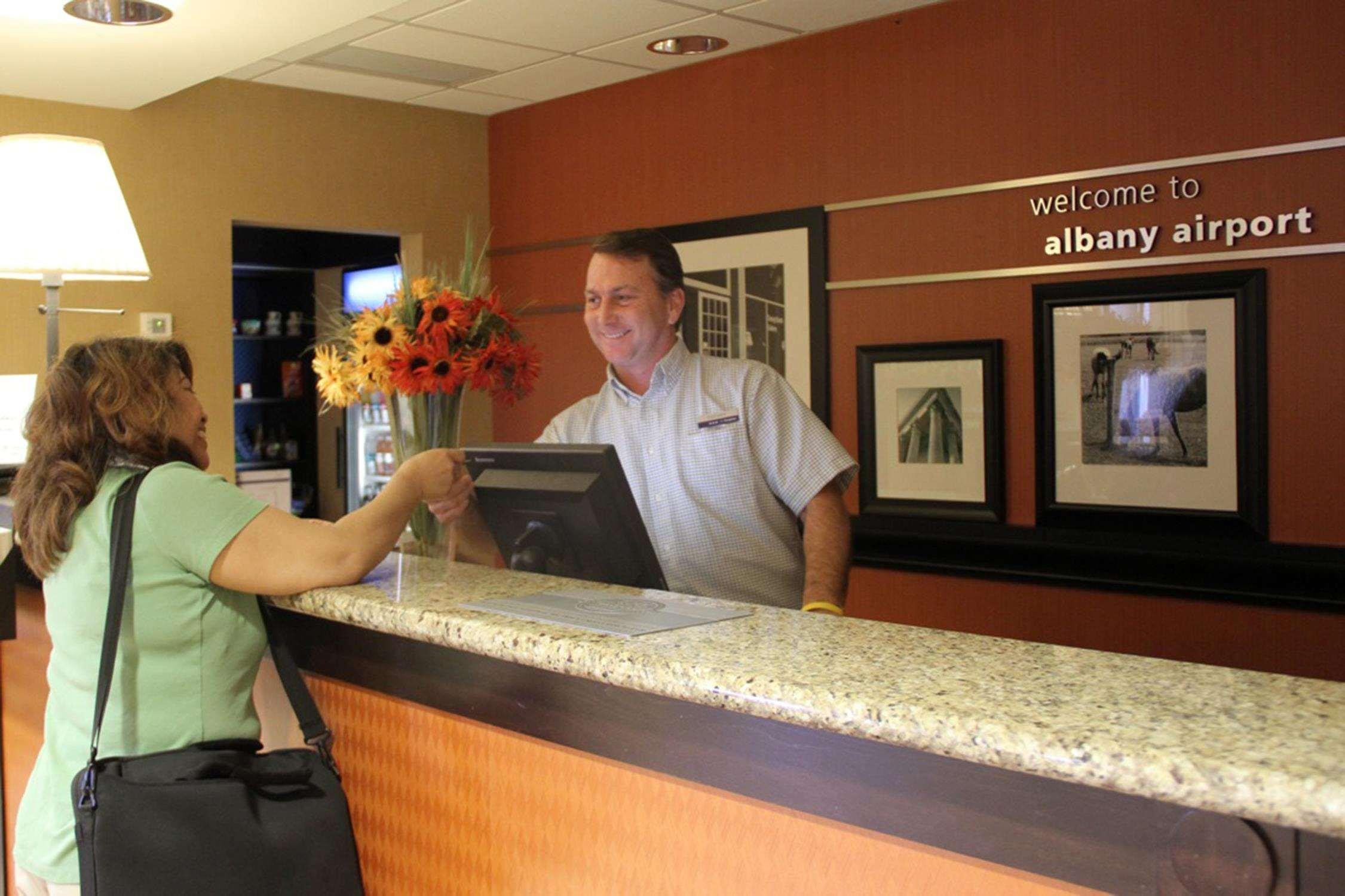 Hampton Inn & Suites Albany-Airport Latham Exterior photo